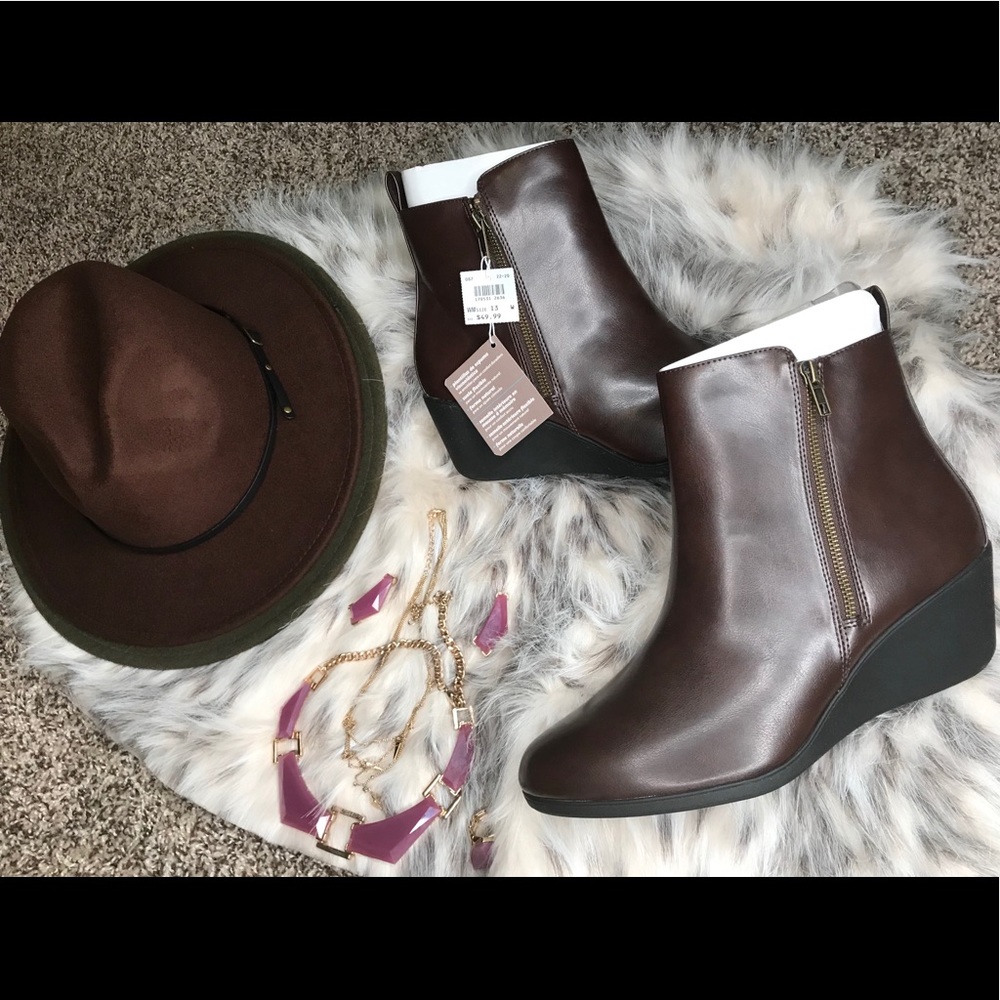 Women’s Phyllis Comfort Wedge Boot 😍